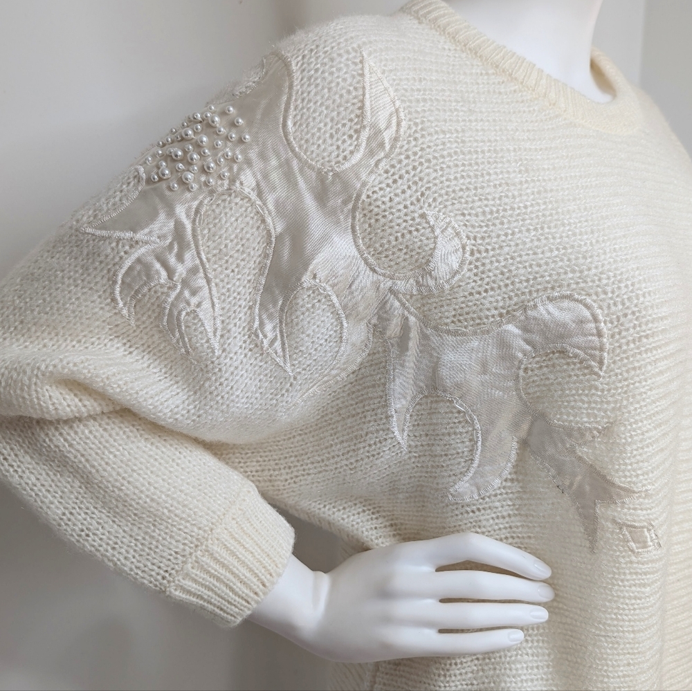 80s Vintage Off-White Batwing Sleeve Sweater With Satin Tribal Design & Beading - Picture 5 of 8
